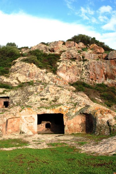 Villaperuccio Necropoli di Montessu
